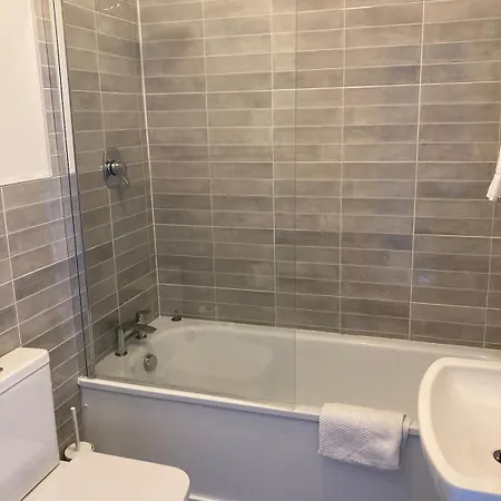 Apartman Modern And Spacious Apt6 - Sleeps 6 - Free Parking Galway