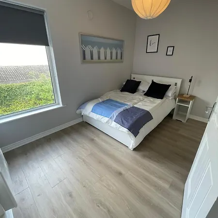 Modern&spacious Apt6 - Sleeps 6 - Free Parking