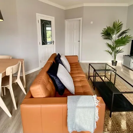 Modern And Spacious Apt6 - Sleeps 6 - Free Parking Apartment Galway