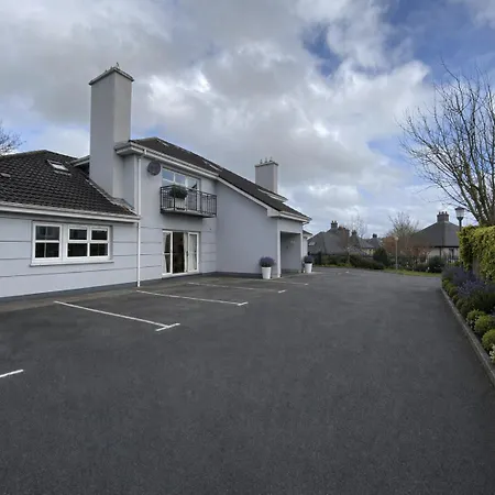 Modern&spacious Apt6 - Sleeps 6 - Free Parking Galway