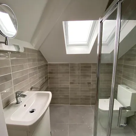 Modern&spacious Apt6 - Sleeps 6 - Free Parking Apartamento *