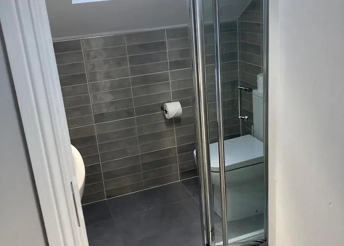 Modern And Spacious Apt6 - Sleeps 6 - Free Parking Galway