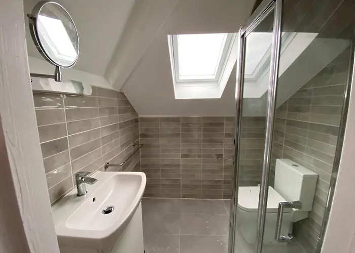 Modern And Spacious Apt6 - Sleeps 6 - Free Parking * Galway