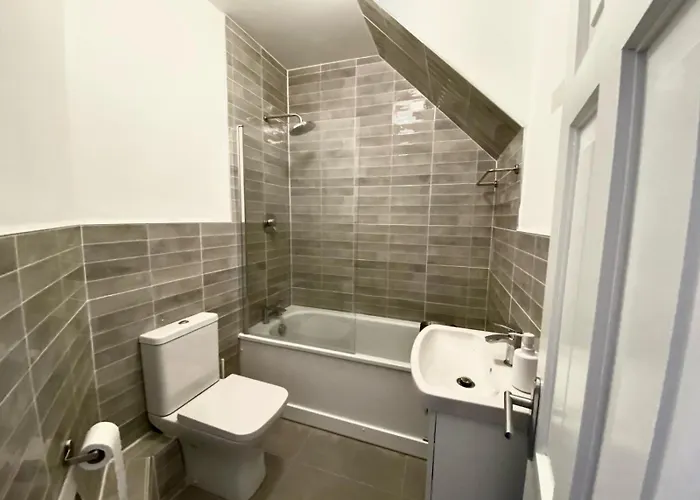 Modern And Spacious Apt6 - Sleeps 6 - Free Parking Apartamento *