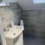 דירה Modern And Spacious Apt6 - Sleeps 6 - Free Parking