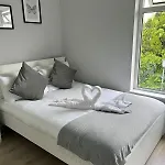 Modern And Spacious Apt6 - Sleeps 6 - Free Parking דירה גלוואיי