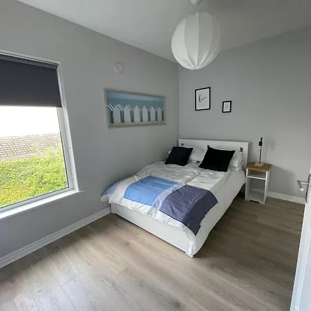 Modern And Spacious Apt6 - Sleeps 6 - Free Parking Galway
