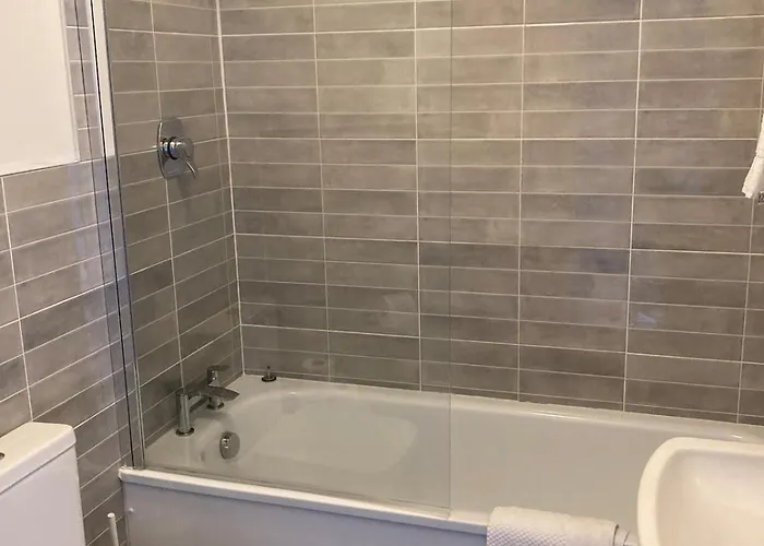 Appartement Modern And Spacious Apt6 - Sleeps 6 - Free Parking Galway